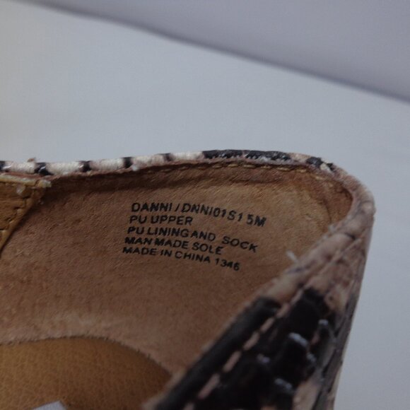 Steve Madden Danni Flats Tan Snakeskin Faux Leather Round Toe Slip On Size 5 EUC - Picture 6 of 7